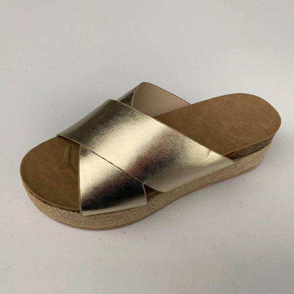 2019 Female Plus-size New Comfortable Flat Bottom Thick Hollow Outside Wear Slippers