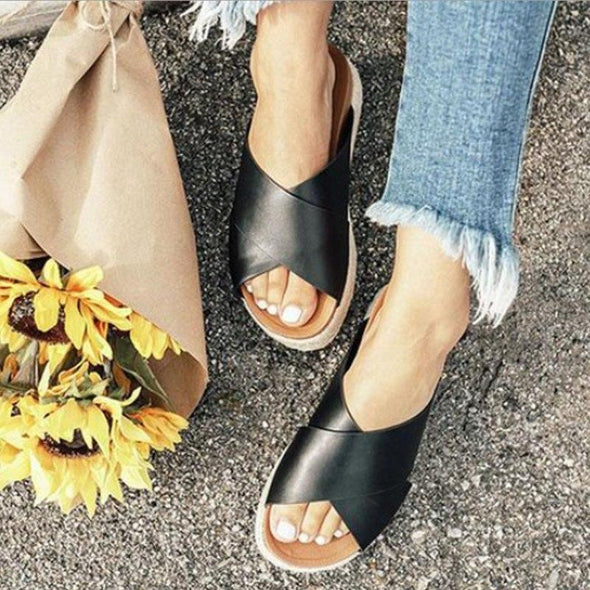 2019 Female Plus-size New Comfortable Flat Bottom Thick Hollow Outside Wear Slippers