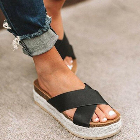 2019 Female Plus-size New Comfortable Flat Bottom Thick Hollow Outside Wear Slippers